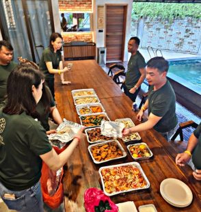 office retreat dinner